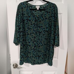 Ava & Viv Blue, Green & Black Leopard Print 3/4 Ruched Sleeve Blouse in Size 2X